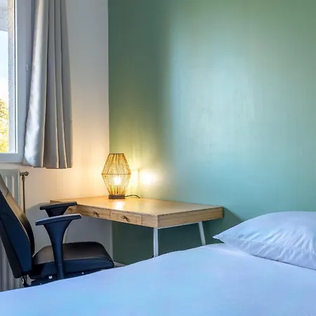 Available - Entire - 10mn T12 - Rer D, Paris 33mn, From 1 To 6 Guests, Undergroung Private Parking, Shopping Mall, Swimming Pool, Skating Rink, Theatre, Cinema, Library Apartmán