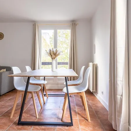 Available - Entire - 10mn T12 - Rer D, Paris 33mn, From 1 To 6 Guests, Undergroung Private Parking, Shopping Mall, Swimming Pool, Skating Rink, Theatre, Cinema, Library * Courcouronnes