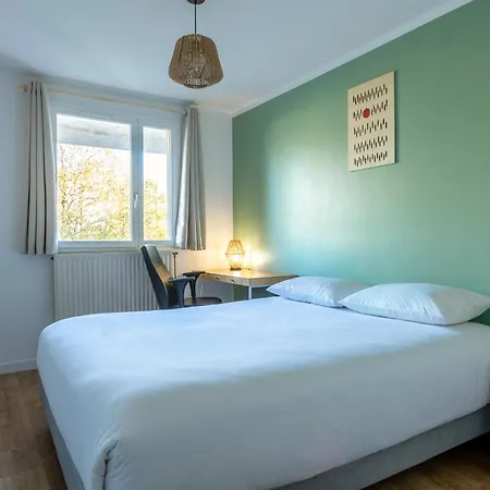 Apartmán Available - Entire - 10mn T12 - Rer D, Paris 33mn, From 1 To 6 Guests, Undergroung Private Parking, Shopping Mall, Swimming Pool, Skating Rink, Theatre, Cinema, Library *