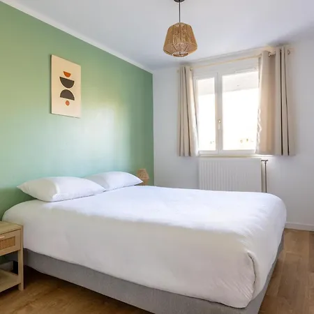 Apartmán Available - Entire - 10mn T12 - Rer D, Paris 33mn, From 1 To 6 Guests, Undergroung Private Parking, Shopping Mall, Swimming Pool, Skating Rink, Theatre, Cinema, Library Courcouronnes