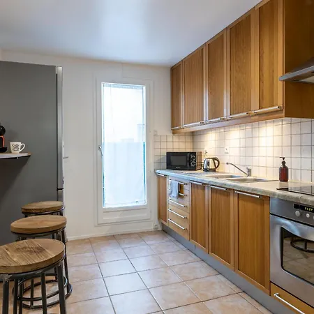 Available - Entire - 10mn T12 - Rer D, Paris 33mn, From 1 To 6 Guests, Undergroung Private Parking, Shopping Mall, Swimming Pool, Skating Rink, Theatre, Cinema, Library * Courcouronnes