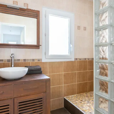 Available - Entire - 10mn T12 - Rer D, Paris 33mn, From 1 To 6 Guests, Undergroung Private Parking, Shopping Mall, Swimming Pool, Skating Rink, Theatre, Cinema, Library Apartmán *